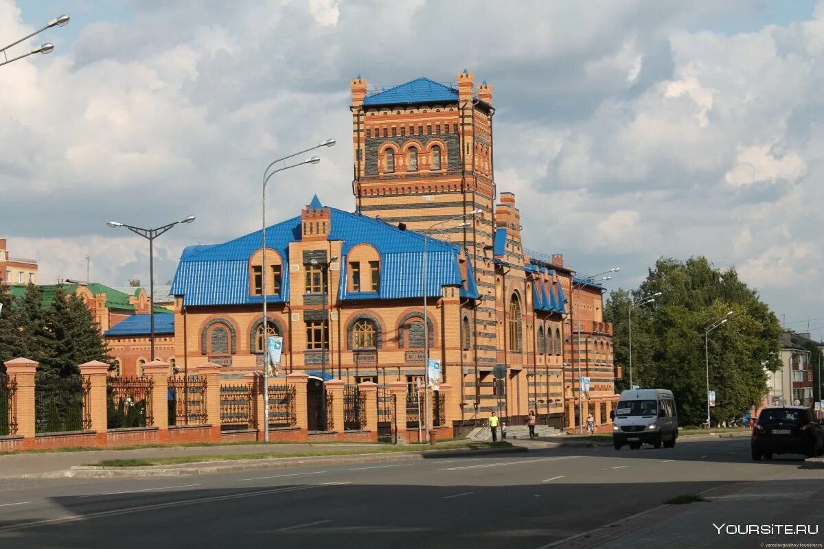 Йошкар ола нройшвайнштайн. Куба в йошкар оле. Туристы йошкар-ола. Куба в йошкар оле. Йошкар-ола архитектура.