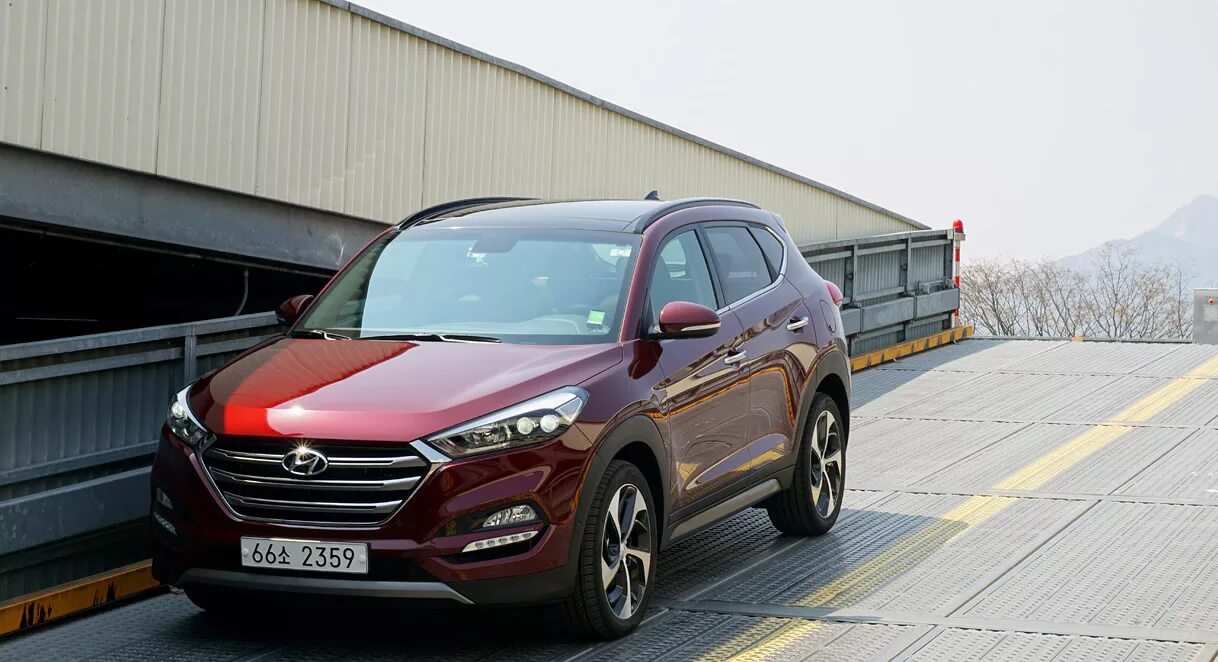 Хендай туссан 2021 красный с черной крышей. Hyundai tucson вишневый. Хендай туссан красный. Ruby wine. Ruby wine.
