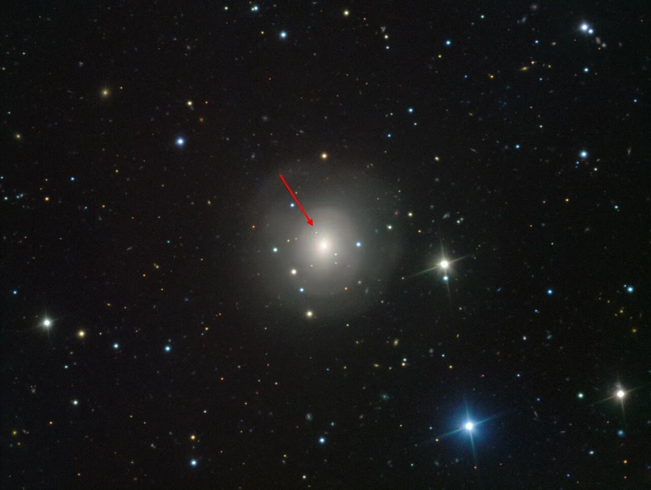 В космосе видно звезды. Галактика NGC 2623. Galaxy NGC 4993. Галактики Маркаряна. Звезды в телескоп.