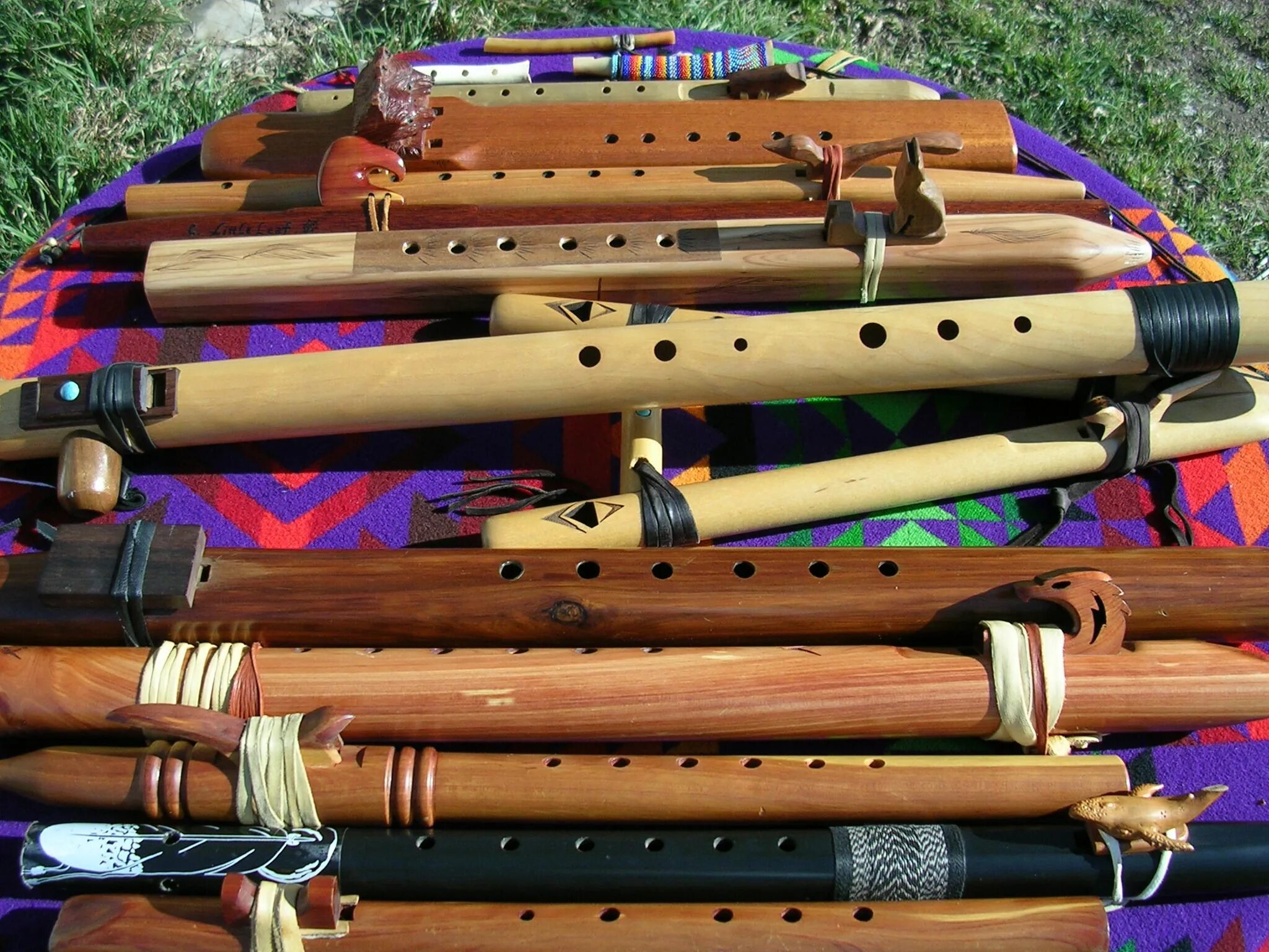 Native flute. Индейский музыкальный инструмент — сампоньо. Духовые инструменты флейта. Индейский духовой музыкальный инструмент из бамбука. Индейский народный инструмент духовой.