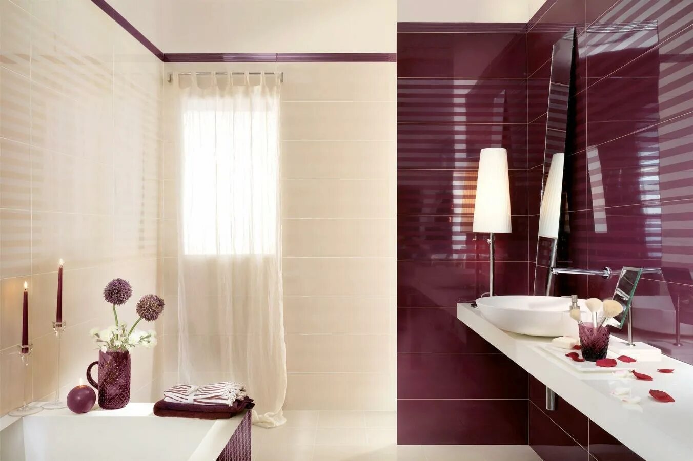 Комбинация плиток. Плитка в ванную комнату. Интерьер ванной комнаты плитка. Ванная комната в бордовом цвете. Плитка для ванной бордового цвета.