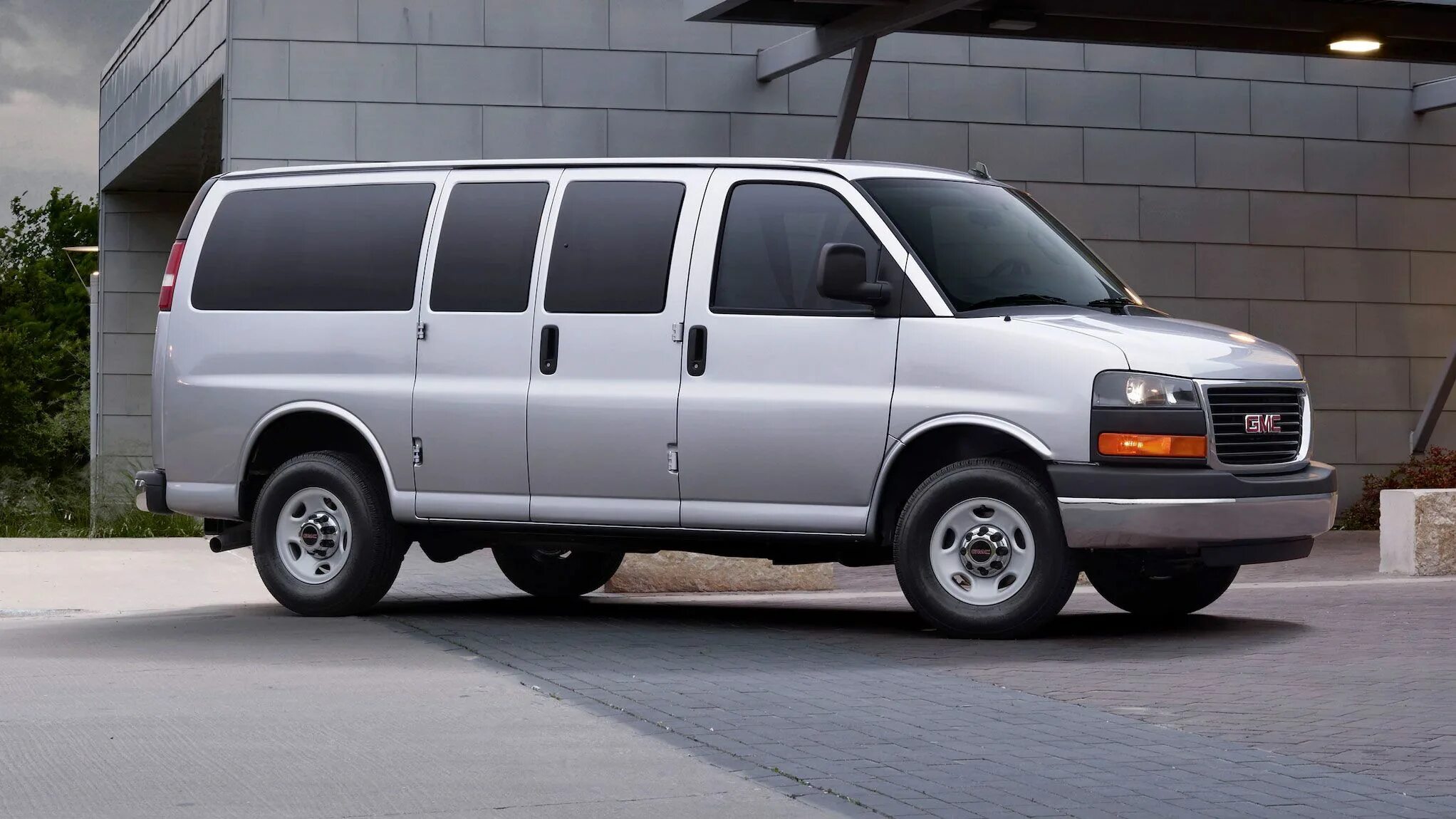 Ford ford econoline. Gmc savana chevrolet express. Chevrolet express грузопассажирский. Chevrolet express 1996 - 2002. Gmc savana 2021.