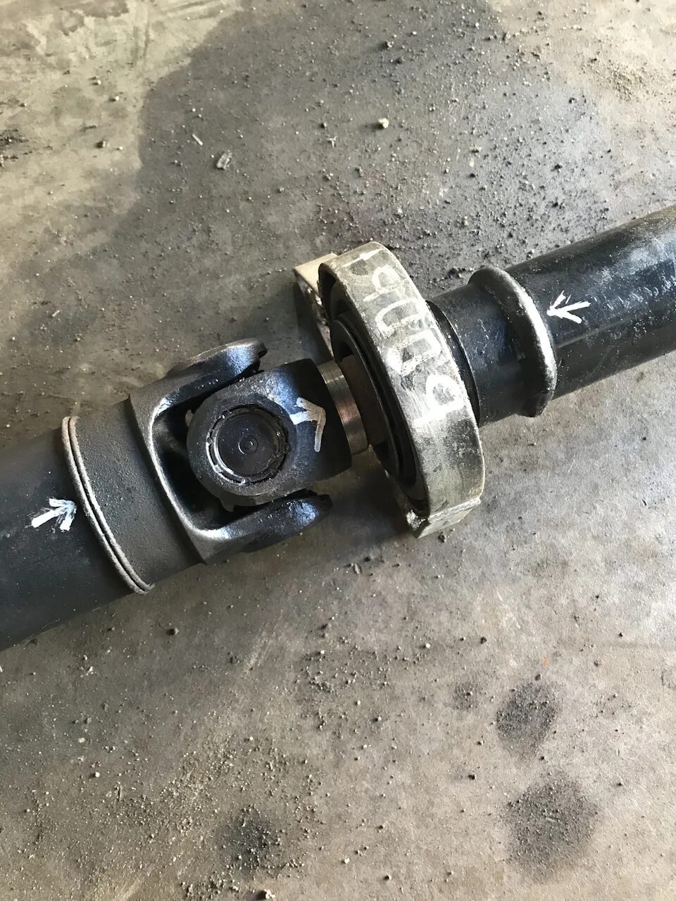 Фланец карданного вала volvo 940. Кардан volvo fm 1450. Кардан вольво fm12. Подвесной кардана вольво xc70. Карданные валы volvo.