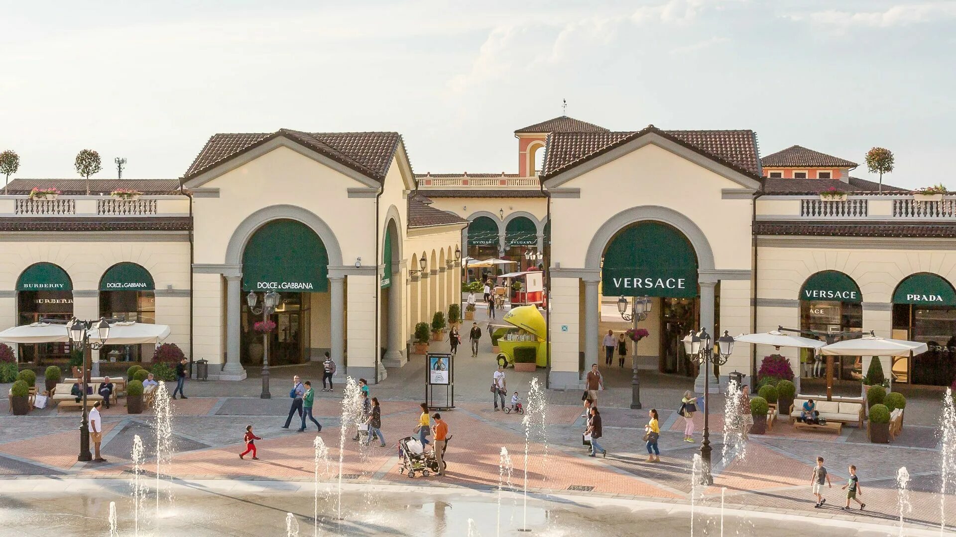 Serravalle outlet. Аутлет Италия Серравалле. Серравалле Сан-Марино. Серравалле Скривия.