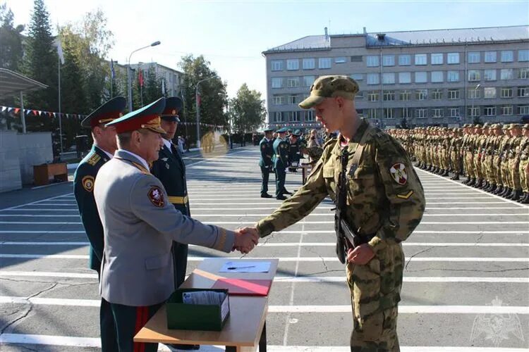 Сайт внг новосибирск. Новосибирский институт войск национальной гвардии РФ. НВИ присяга 2020. Новосибирск Национальная гвардия Новосибирский военный институт. Институт Росгвардии Новосибирск имени Яковлева.