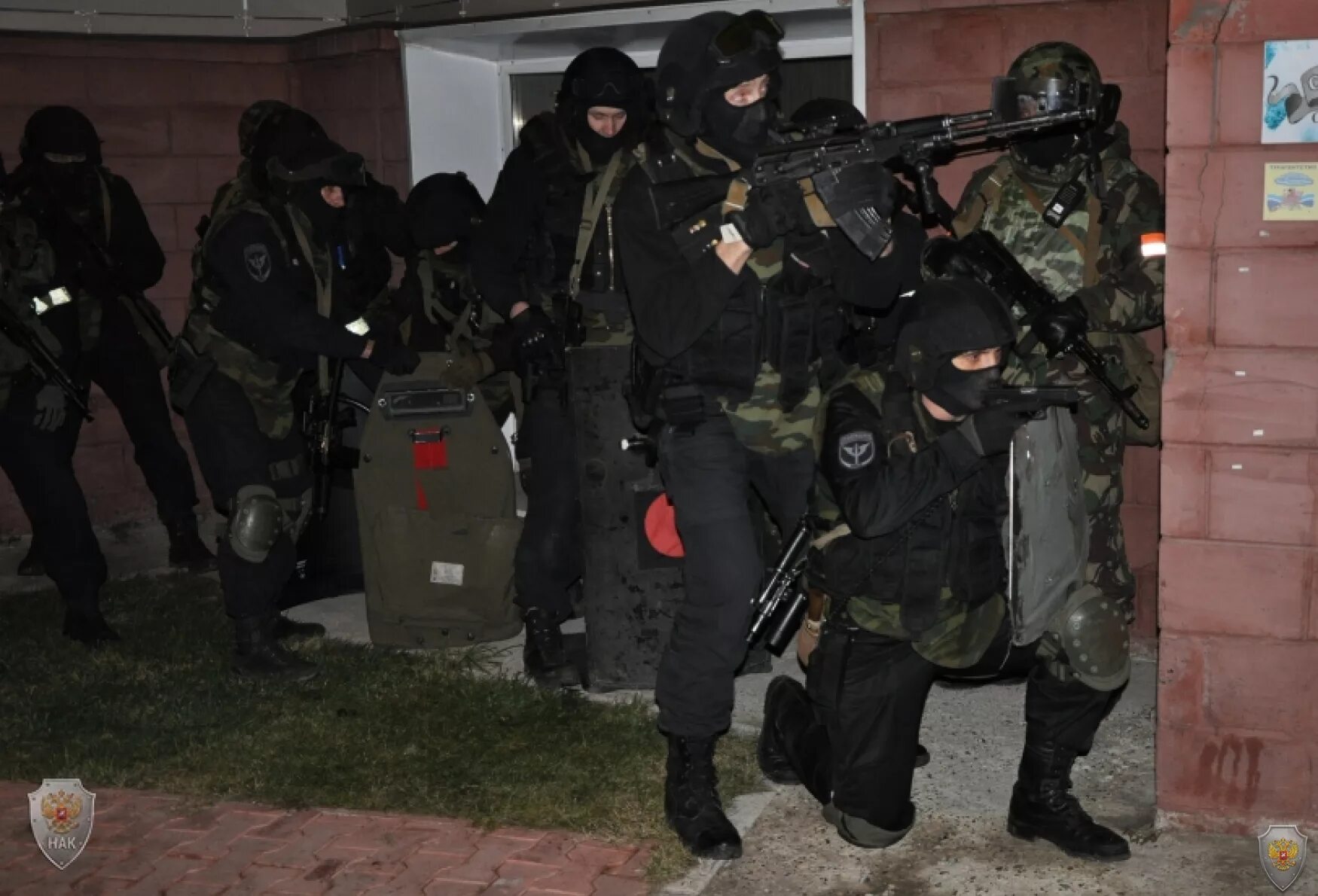 спецслужбы фсб рф. герб сша. антитеррористическая стратегия. фсб антитеррор. национальный контртеррористический центр сша.