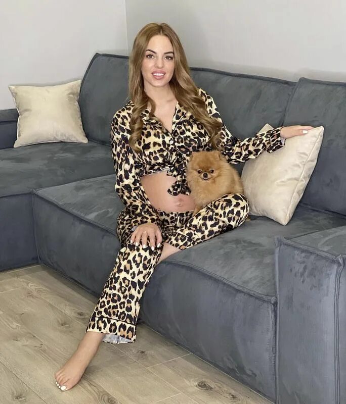 Юля Ефременкова беременна.