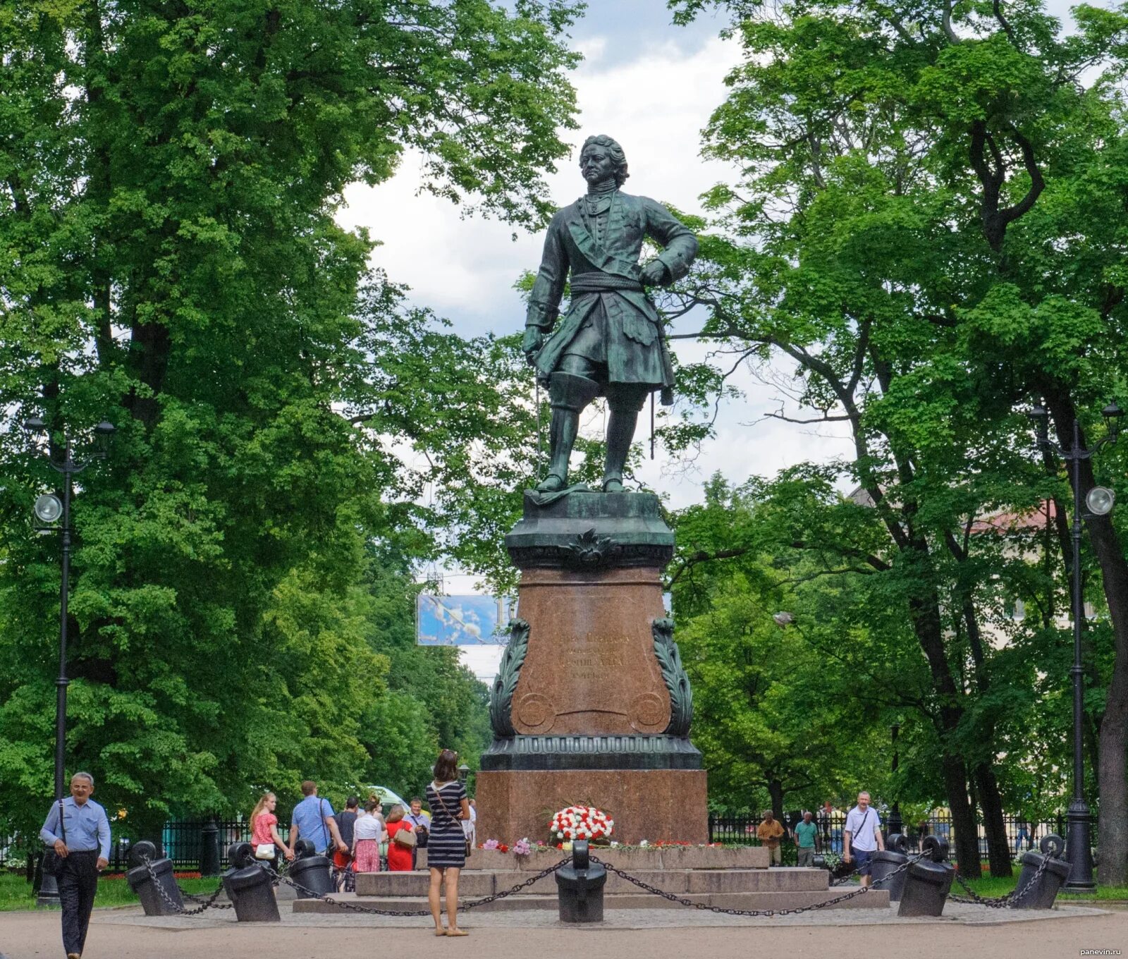 Памятник петру в кронштадте фото File:Monument to Peter the Great Kronstadt  Wikimedia Commons