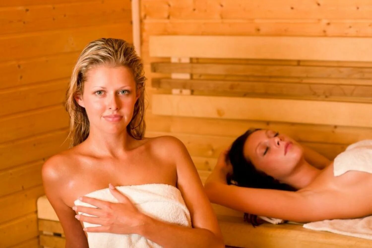 Баня в походе. Сауна с бабами. В парилке женской бани. Двое в парилке. С двумя мужчинами в сауне.