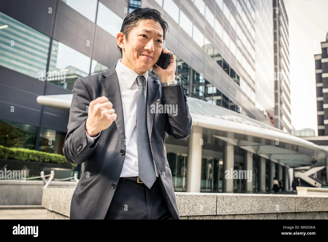 Бизнесмены японии. Японские бизнесмен женщины. Японские бизнесмены. Японские бизнесмены. Красивый бизнесмен японец.