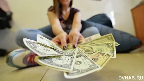 Продавать или покупать доллар сейчас