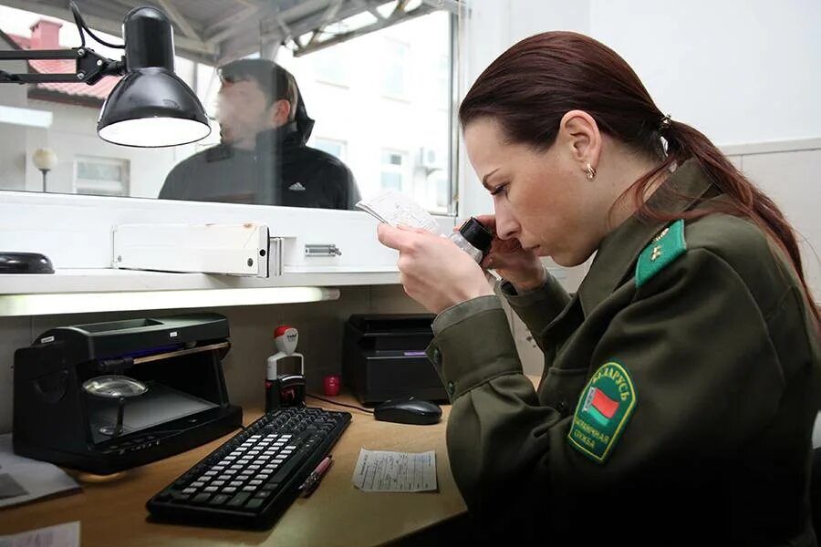 Пограничный контроль. Пограничный паспортный контроль. Паспортный контроль на границе. Пограничный контроль на границе.