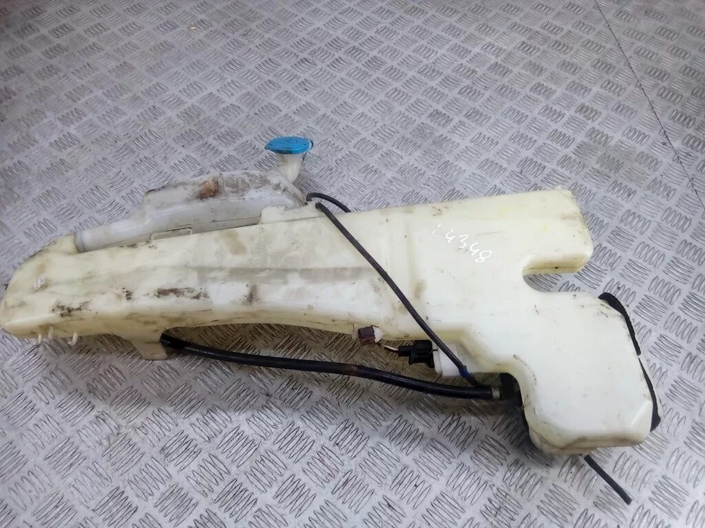 Моторчик стеклоомывателя хонда срв рд1. Мотор омывателя хонда срв. Омыватель на црв. Бачок омывателя фар хонда црв рд1. Моторчик омывателя honda cr-v 3.