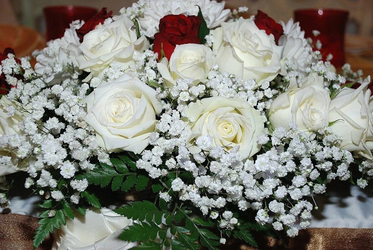 Красивые белые букеты цветов