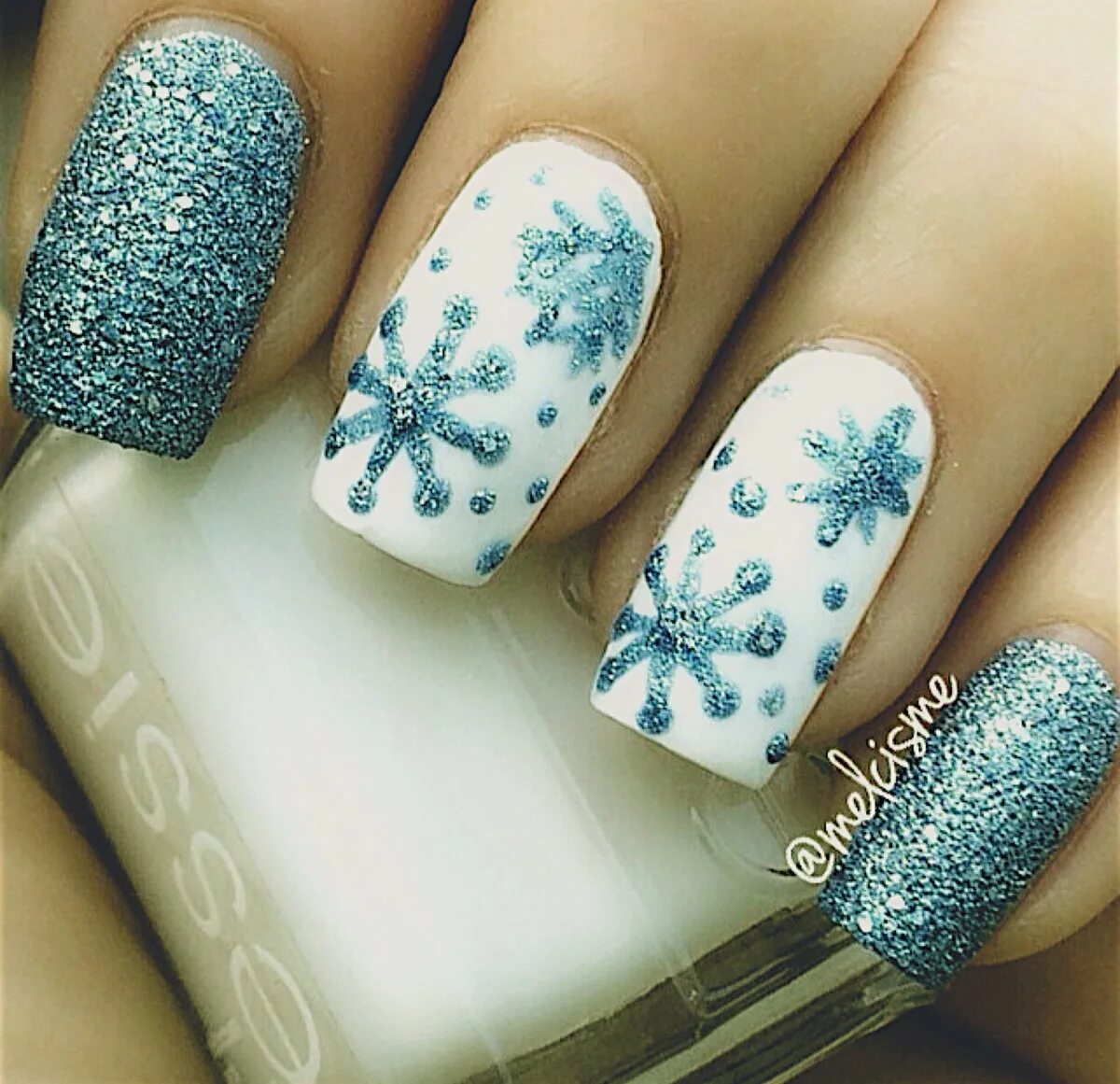 Дизайн длинных ногтей на новый год 2023 года. Дизайн ногтей зима. Маникюр на новый год со снежинками. Новогодние стильные ноготочки 2023. Зимние ногти.