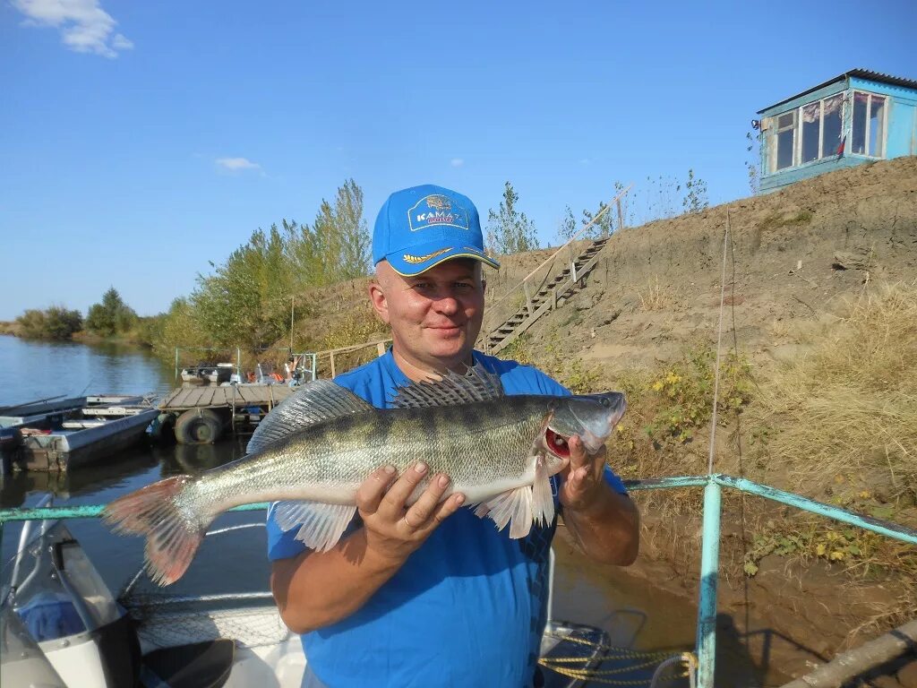 река волга рыбалка. отдых и рыбалка на волге. астрахань рыбалка селитренное. река волга рыбалка. рыболовная база на волге астрахань.
