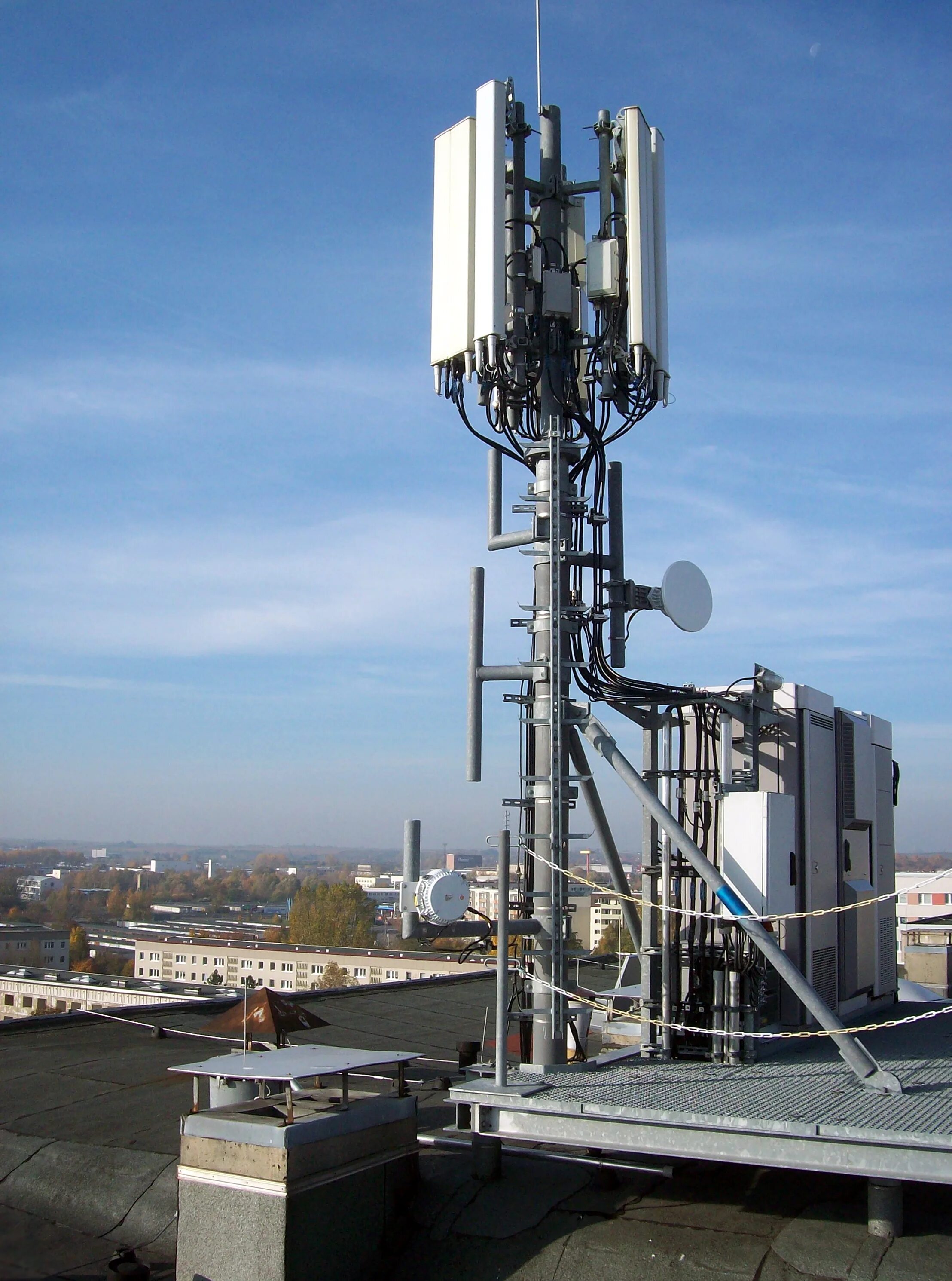Вышка сотовой связи 5g. Базовая станция 5g Москва. Базовая станция сотовой связи LTE. Оборудование Siemens 5g базовых станций.