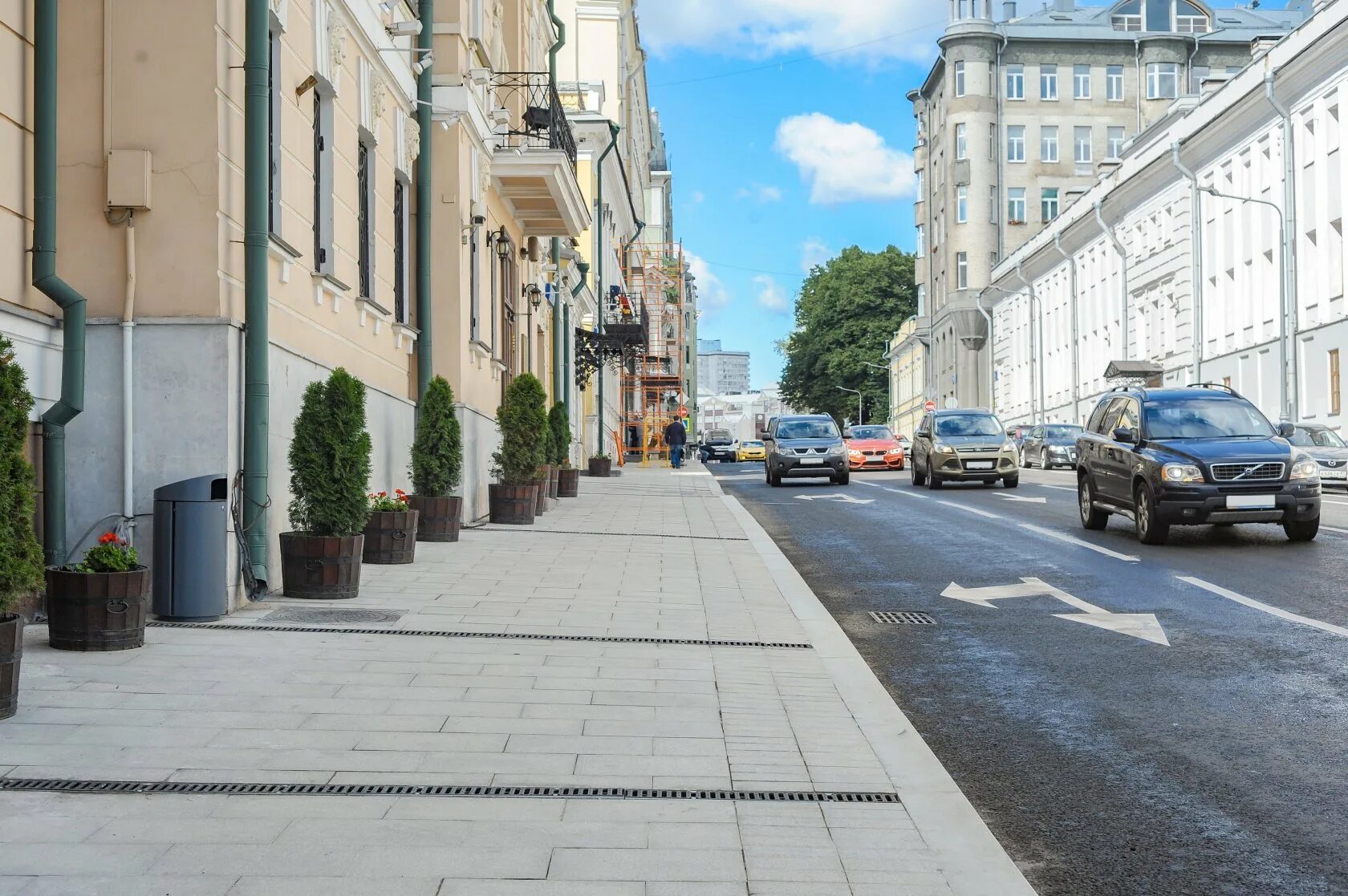 Стильные улицы москвы. Улица Знаменка Москва. Улица города. Улица России. Городская улица Москва.