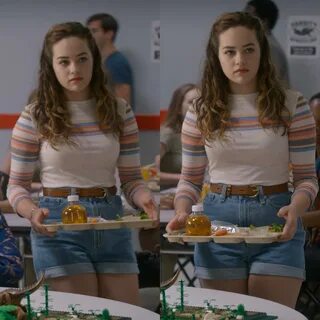 Mary Mouser Nude Leaks (8 Photos) .