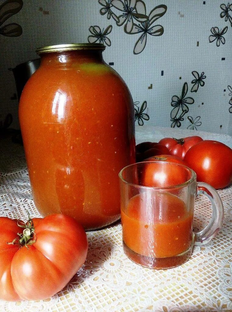 Приготовление домашнего томатного сока на зиму. Томатный сок на зиму. Томатный сок домашний. Томатный сок на зиму в домашних. Домашний томатный сок на зиму.