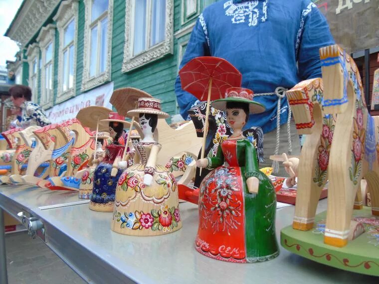 Городец ярмарка. Товары народных мастеров на ярмарках. Городецкий мужской монастырь ярмарка и мастер классы. Нижегородские промыслы городецкая роспись. Городец ярмарка.