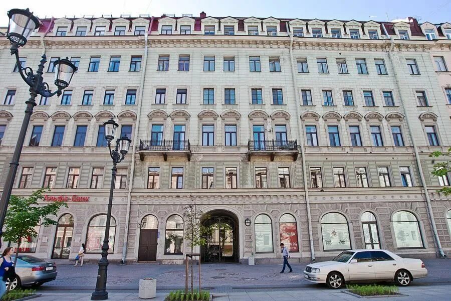 Малая конюшенная 5 санкт петербург. Малая конюшенная 5 санкт петербург. Малая конюшенная 4. Малая конюшенная ул 5 санкт-петербург. Фюнамбюль ресторан спб.