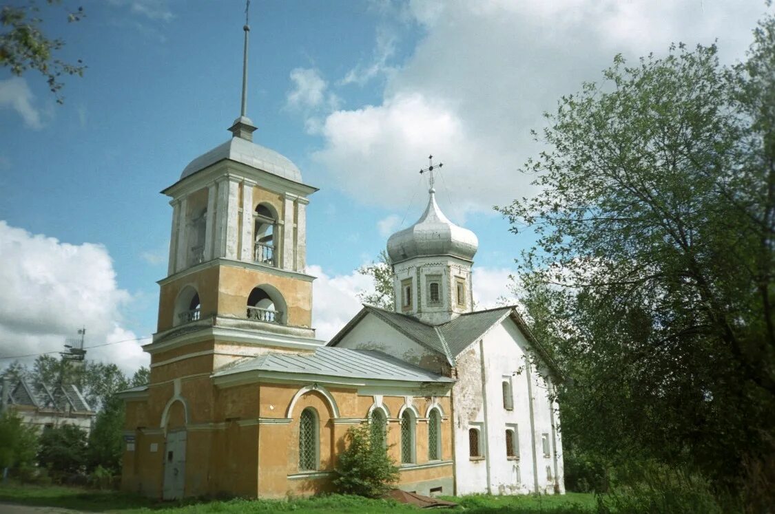 Церковь в ямской слободе. Троицкая церковь великий новгород. церковь троицы живоначальной в ямской слободе. церковь живоначальной троицы в новгородской области. церковь троицы живоначальной на редятине улице великий новгород.