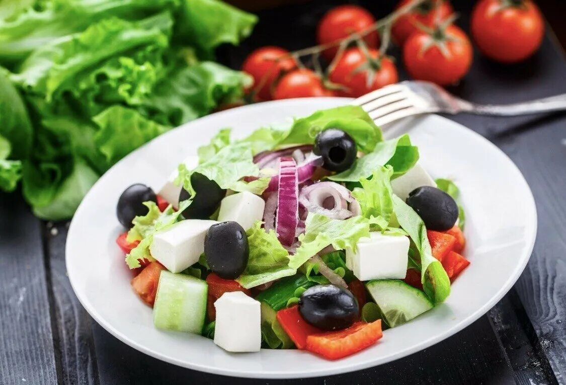 Простой рецепт греческого салата в домашних условиях. Салат оливки помидоры сыр фетакса маслины.