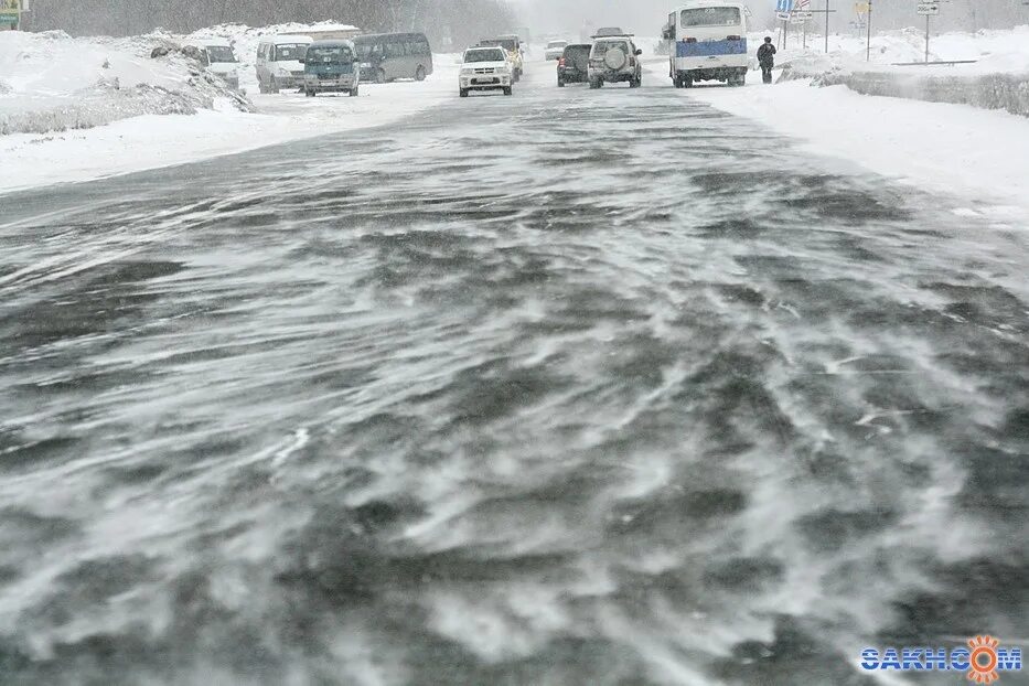 Ветер гололед. Снегопад и гололед. Гололед в москве. Ветер гололед. Гололед осень.