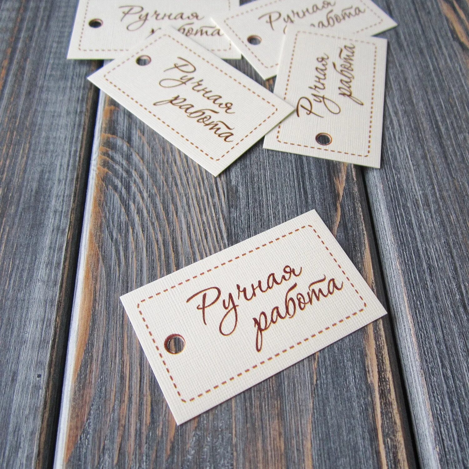 Бирки для хендмейда. Бирочка ручная работа. Бирки с надписью ручная работа. Бирка ручная работа. Бирки для изделий ручной.