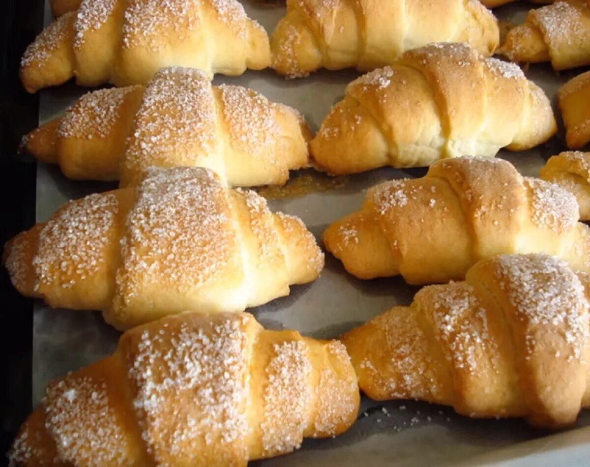 Рогалик булочка. Печенье рогалики. Рогалики с повидлом. Пухтани рогалик. Рогалики с повидлом.