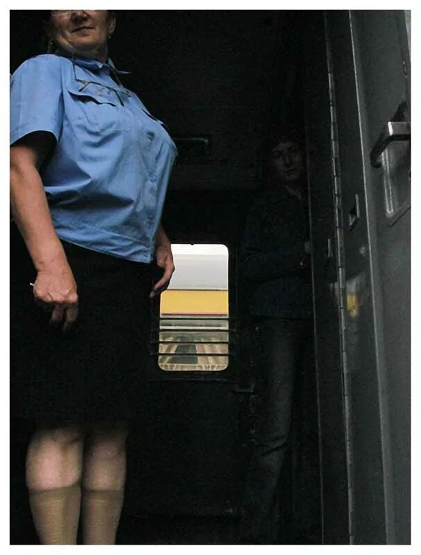 Толстые проводницы ржд. Проводник вагона. Проводница призраков сериал. Как зовут проводницу выбросившую кота. Ржд проводницы 2022.