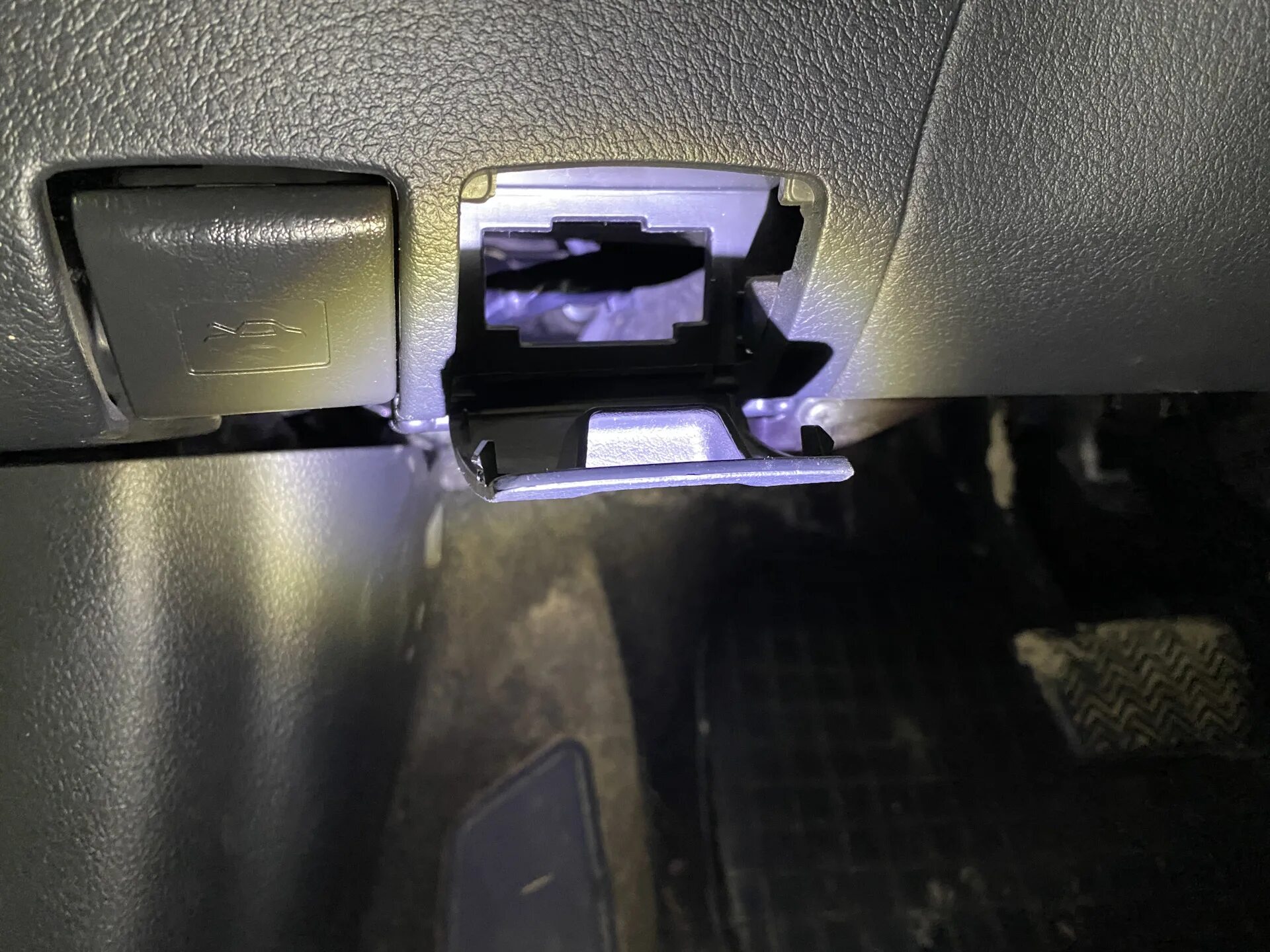 Обд разъем тойота королла. Toyota corolla 1998 диагностический разъем. Разъем обд на тойота королла 120. Обд разъем тойота королла. Разъем обд тойота королла 2012.