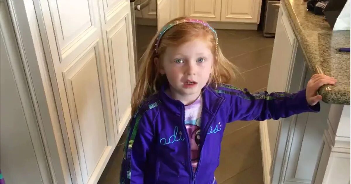 Видео девочка говорит папе. Видео девочка говорит папе. Видео девочка говорит папе. Маленькая 10 девочка рассказывает папе. Девочки поют с папой.