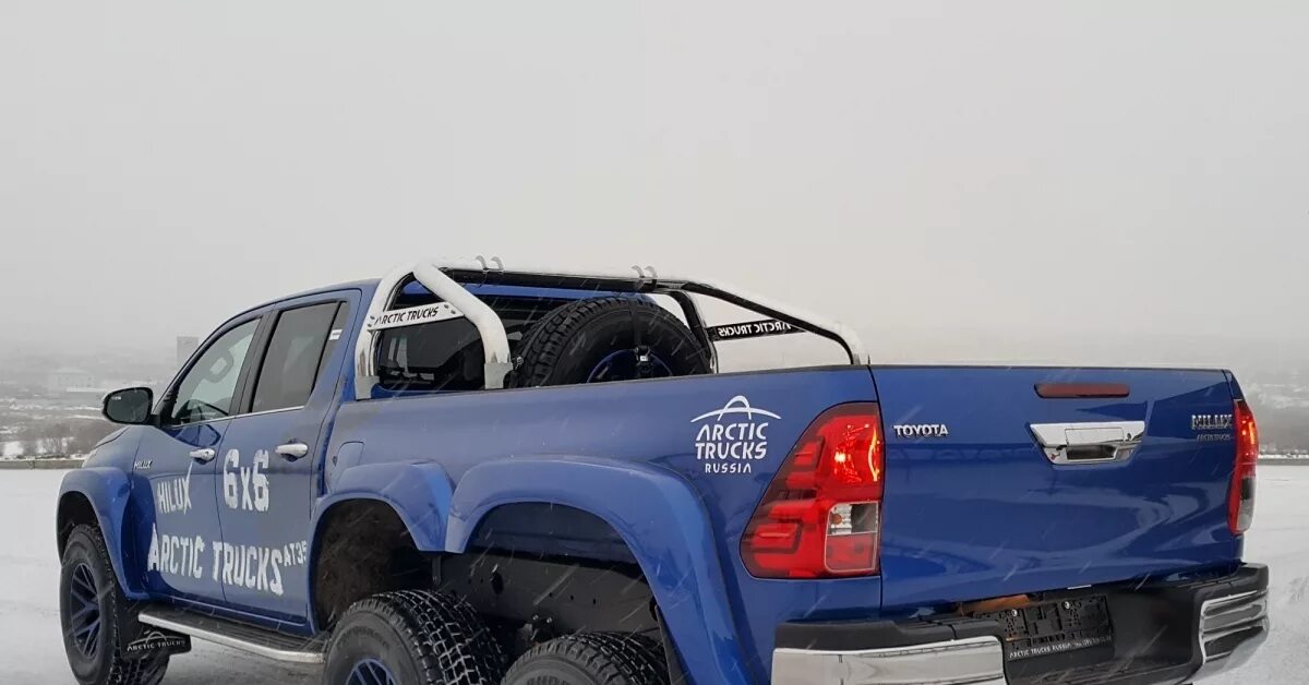 Хайлюкс купить бу россия. Toyota Hilux 6x6. Toyota Hilux 2023 Arctic Trucks. Toyota Hilux 6. Тойота Hilux Arctic Trucks 6x6.