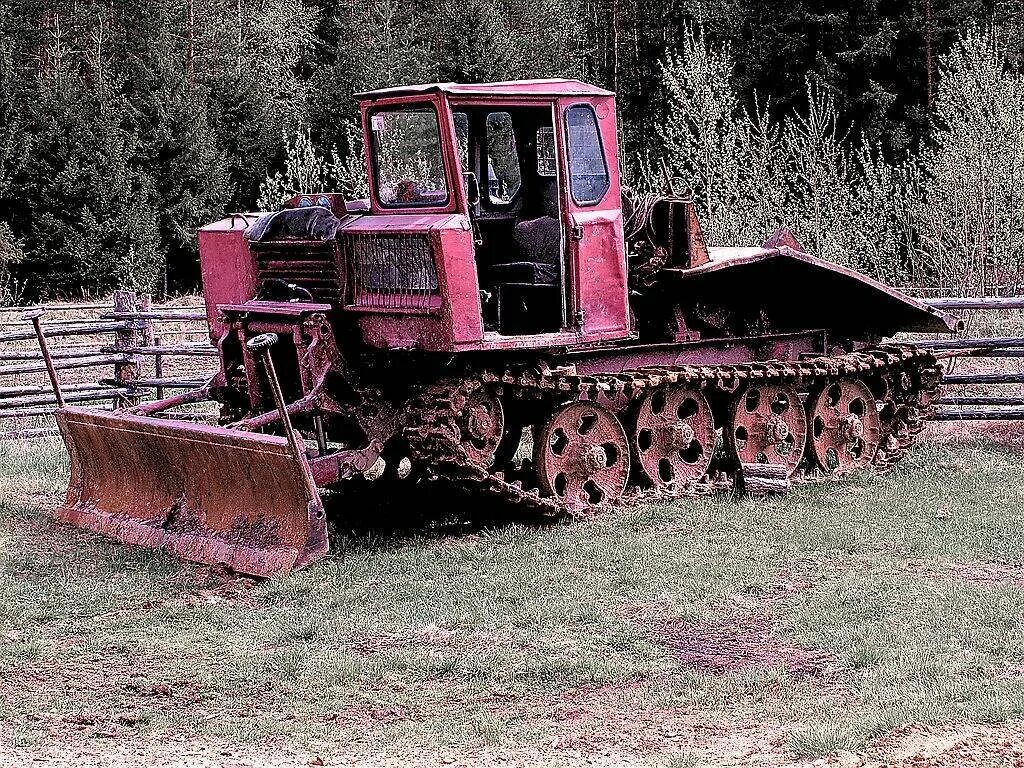 ТДТ-55 трактор. ТДТ-55 трелевочник. Трелёвочный трактор ТДТ. Гусеничный трактор ТДТ 55.