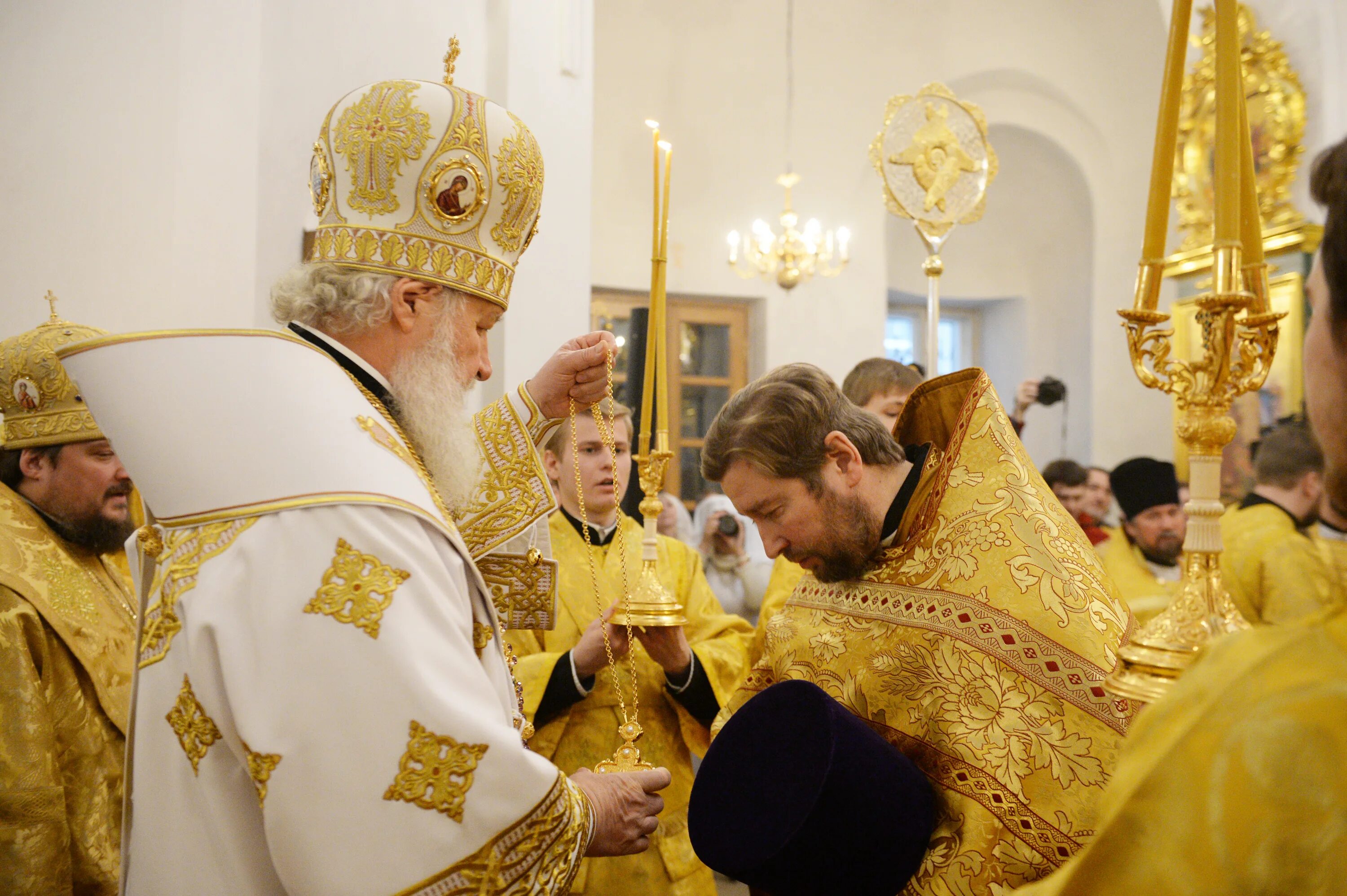 Настоятель успения храма пресвятой богородицы на могильцах. Расписание службы в храме всех святых. Настоятель успения храма пресвятой богородицы на могильцах. Протоиерей алексей храм успения на могильцах. Протоиерей тимофей владимирович гонтар.