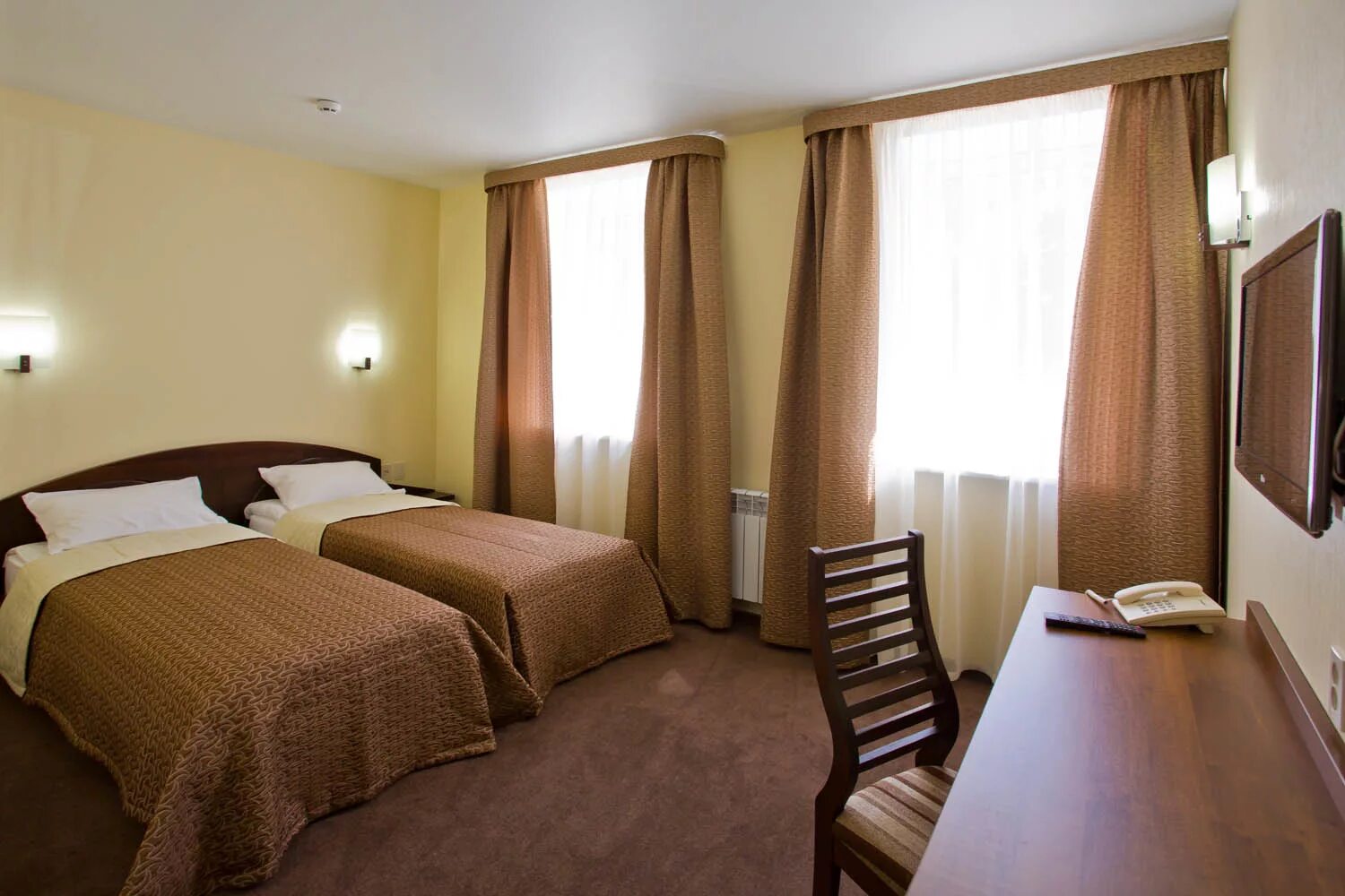 Гостиница старый дворик киров. Версаль старый оскол фото. Сергиев посад гостиница лавры. Гранд отель старый оскол. Гостиница старый дворик киров, орловская 48.