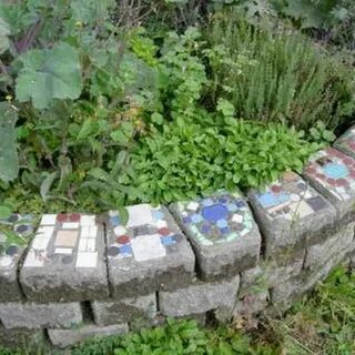 Клумба из плитки керамической