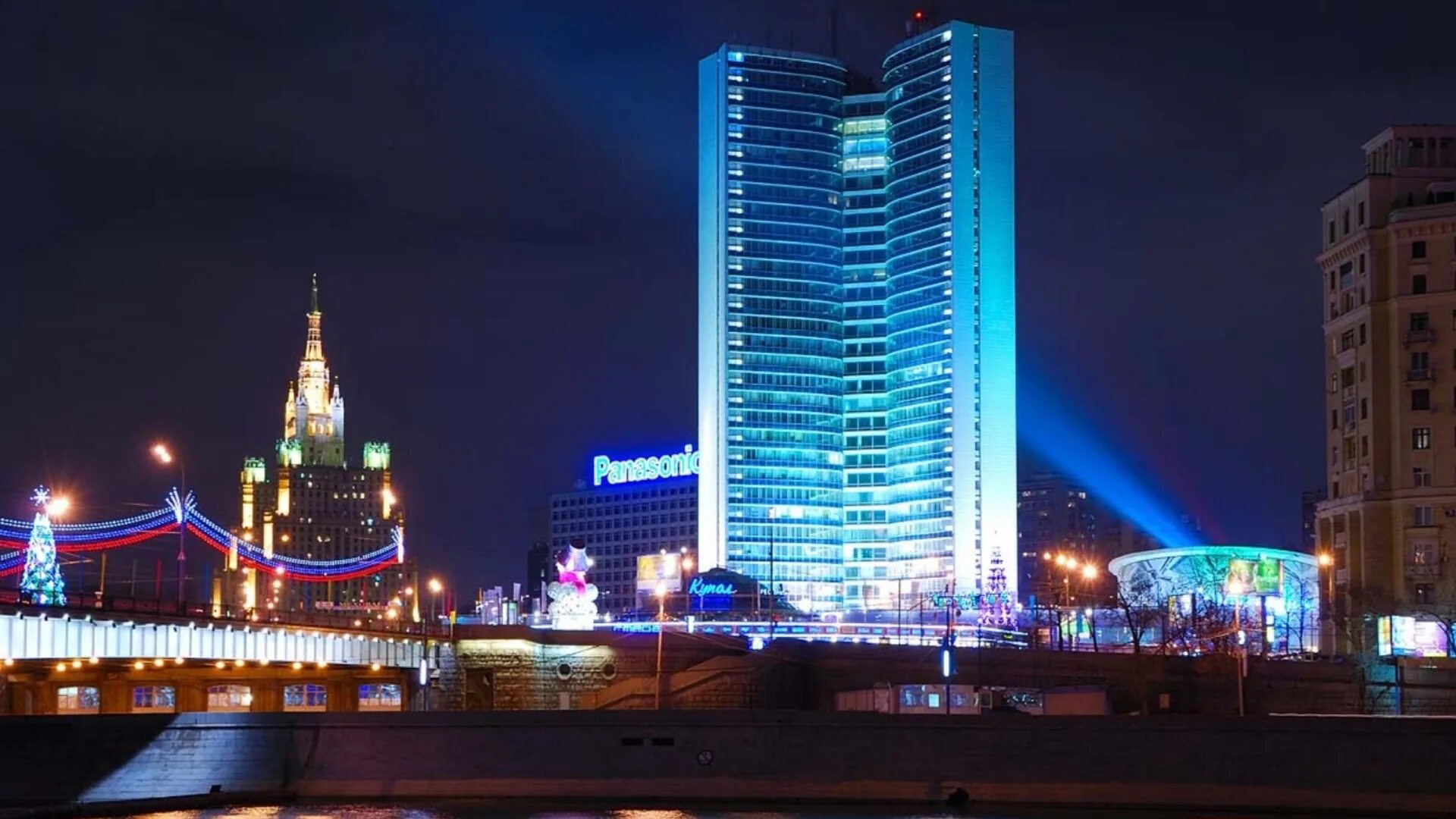 Москва. Достромичательности москвы. Арбат 36 правительство москвы. Храм василия блаженного золотое сечение. Кремль манежная.