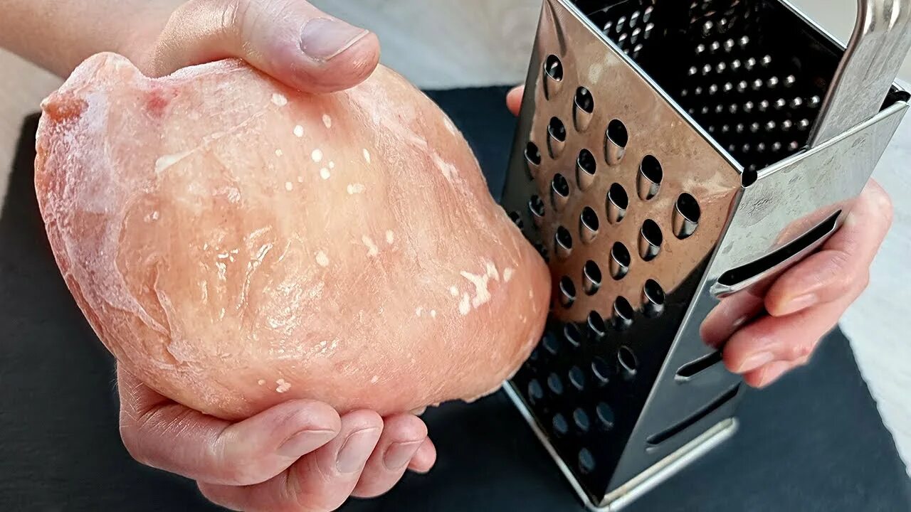Как быстрее разморозить филе. Размороженная куриная грудка. как разморозить куриную грудку. курица размороженная в магните. как быстро разморозить грудку.