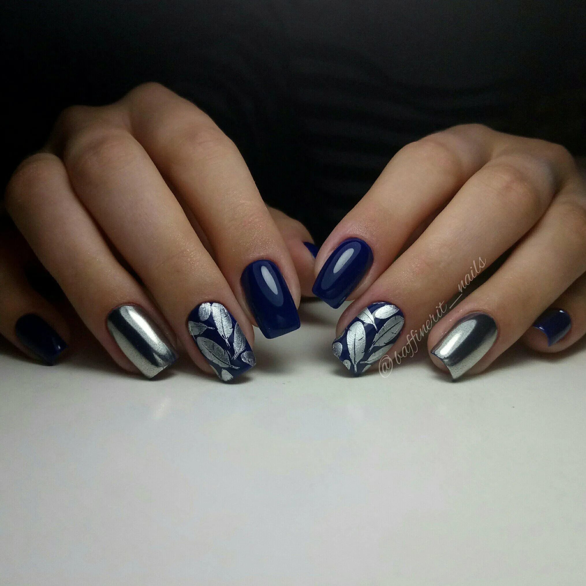 маникюр квадрат втирка. втирка жемчужная 2020. маникюр квадрат втирка. наил 2020. розовые ногти с втиркой.