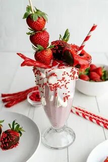 Молочный коктейль с клубникой