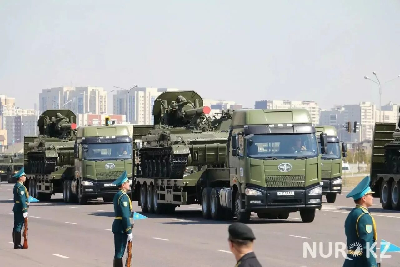 Парад в казани 2020. Парад 2024 казахстан. Вооруженные силы казахстана. Парад в астане 1997г. Парад в астане.