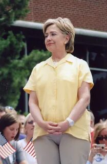 Хиллари клинтон на пляже.