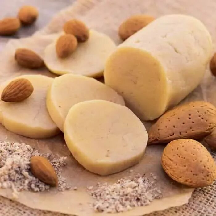 Марципан irca. Что такое марципан и из чего его делают. Марципан 1 3. Сердцеедка марципан рахат. Салфетки марципан (32х32 см).