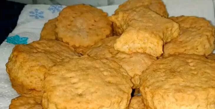 Мордовские лепешки сюкорки. Бабушкины лепешки. Бабушкины лепешки. Печенье как у бабушки на сметане. Пышка хлеб.