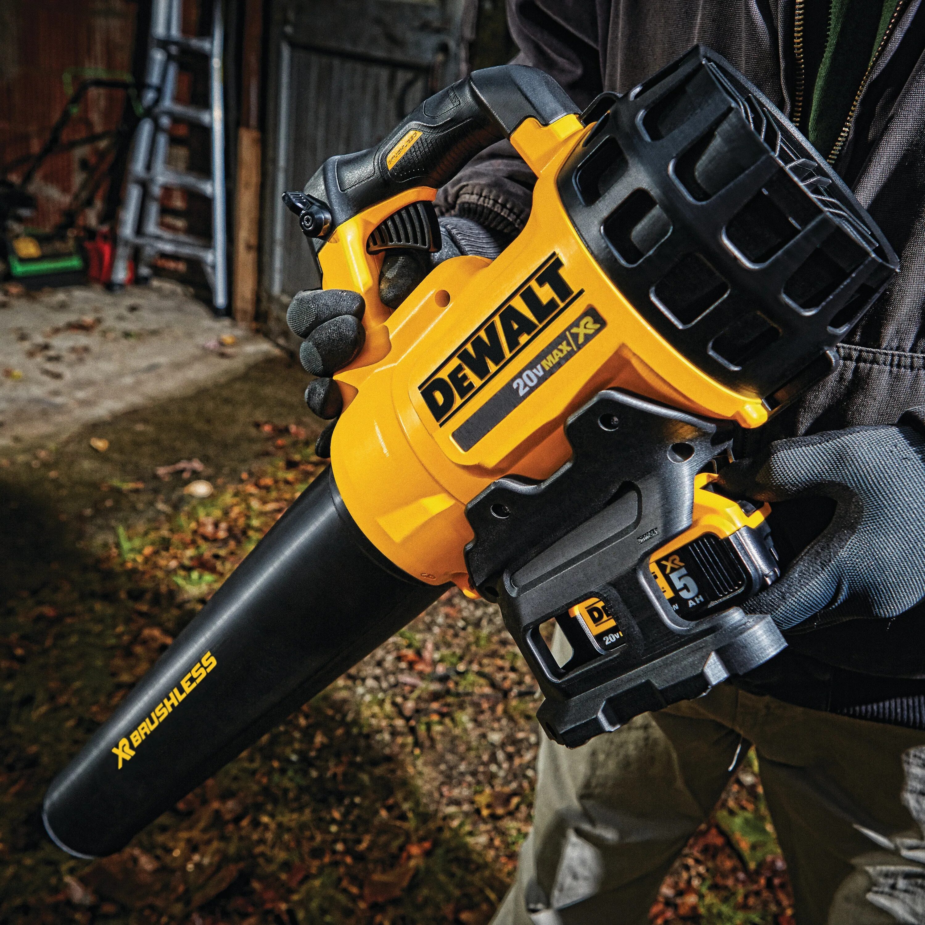 Аккумуляторная воздуходувка dewalt. Воздуходувка аккумуляторная деволт. бетонолом девольт. stanley sfmccs630. воздуходувка для пк деволт.