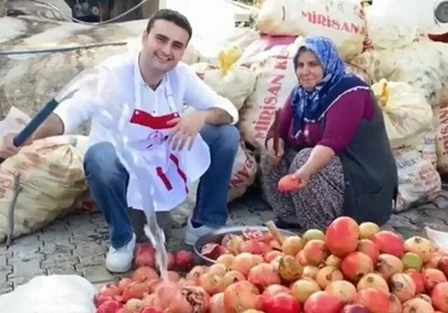 Турецкий повар бурак оздемир. Повар бурак оздемир слепой. турецкий повар бурак авария. повар бурак и фрукты. повар бурак в сирии.