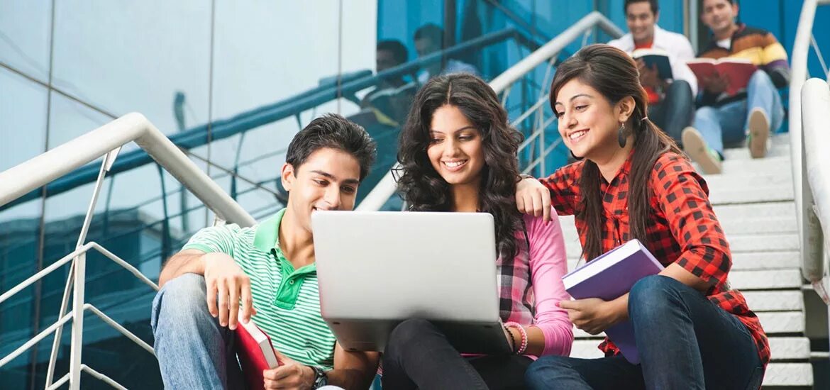 Best site us. Indian student. Девушка Education. Пакистанские студенты. Большая группа студентов.